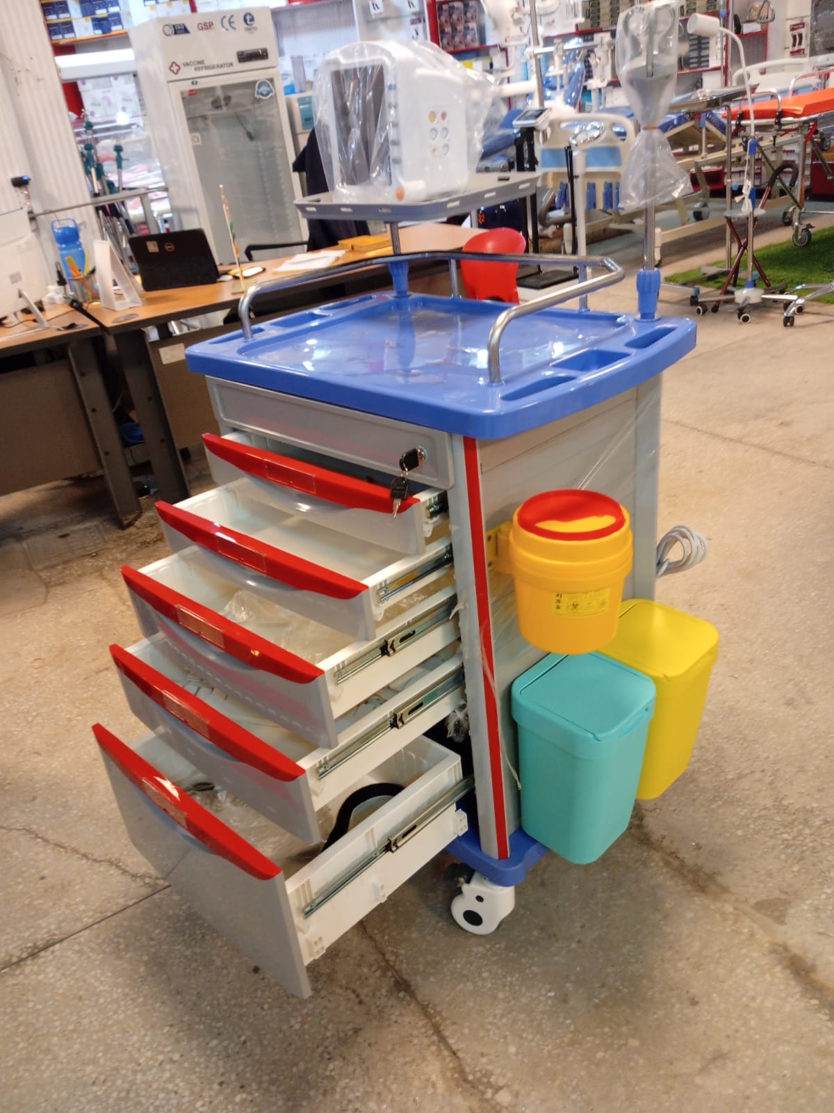 Emergency crash cart /Emergency trolley