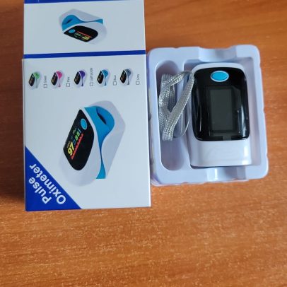 Finger tip pulse oximeter